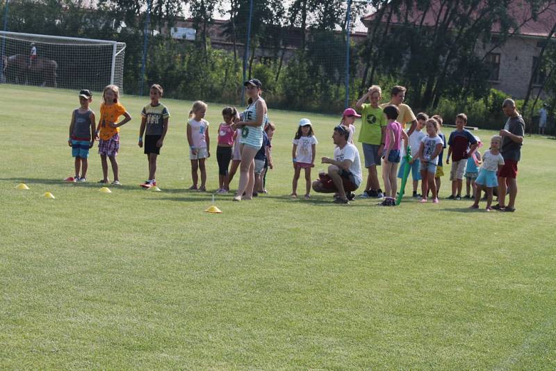 V Záhlinicích pořádali tradiční sobotní odpoledne pro děti a rodinu. Proběhlo psí agility či se děti mohly povozit například v kamionu.