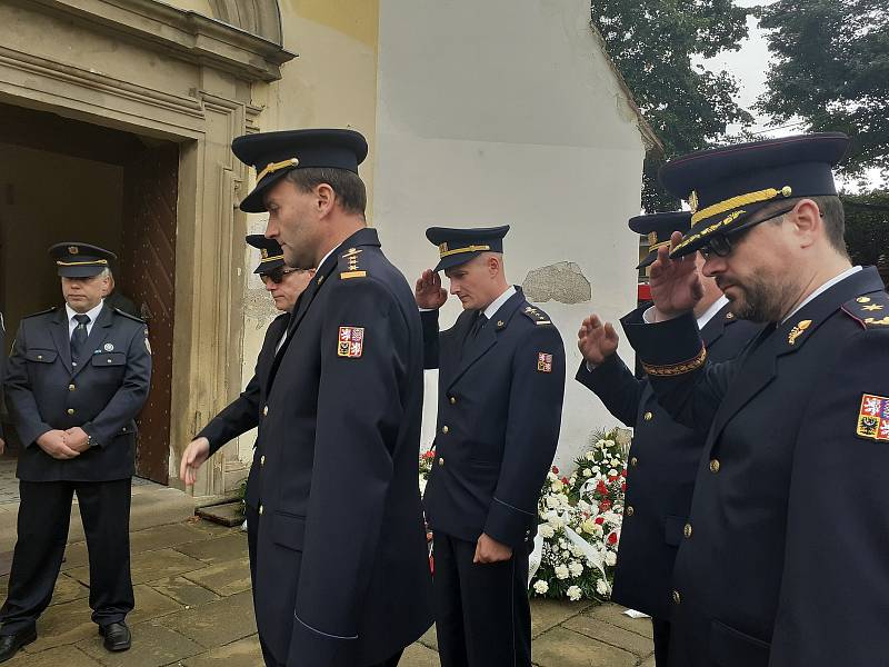 Pohřeb pětatřicetiletého Jaroslava Fily, dobrovolného hasiče z Koryčan na Kroměřížsku, který 15. září 2021 tragicky zahynul při výbuchu plynu v rodinném domě v Masarykově ulici v Koryčanech.