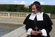 Jaroslav Plesl v roli olomouckého biskupa Karla z Lichtensteinu – Castelcorna při natáčení hraného dokumentu Barokní velmož