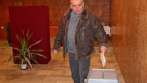 Reportáž z volební místnosti v Osvětimanech