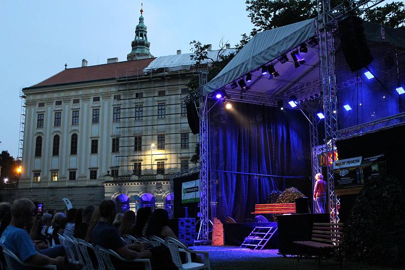 Podzámecká zahrada  posloužila jako kulisa při dalším hudebním vystoupení z cyklu Kultura pod hvězdami.