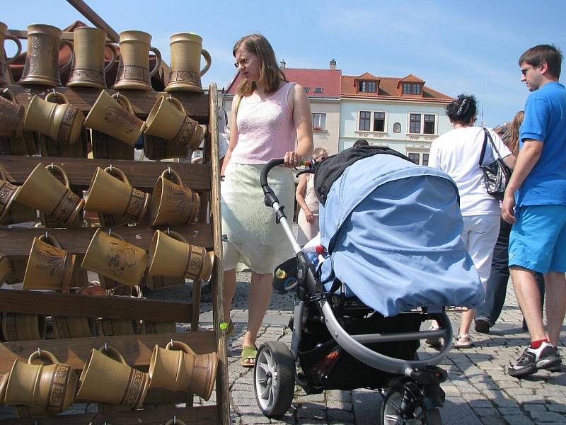 Hrnčířské a keramické trhy na Velkém náměstí v Kroměříži