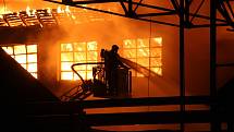 Dnes je tomu deset let od chvíle, kdy vypukl devastující požár v průmyslovém areálu v Chropyni.
