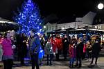 V podvečer 8. prosince jsme hodnotili ty "NEJ" vánoční stromečky, které od nynějška budou zdobit náměstí v Holešově. Na vernisáž plynule navazovala tradiční akce „Česko zpívá koledy“.