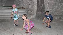 V rámci programu s názvem Salala, který si na prázdniny připravili v kroměřížském zámku, děti blíže poznají krásy Sala terreny i přilehlých grott.