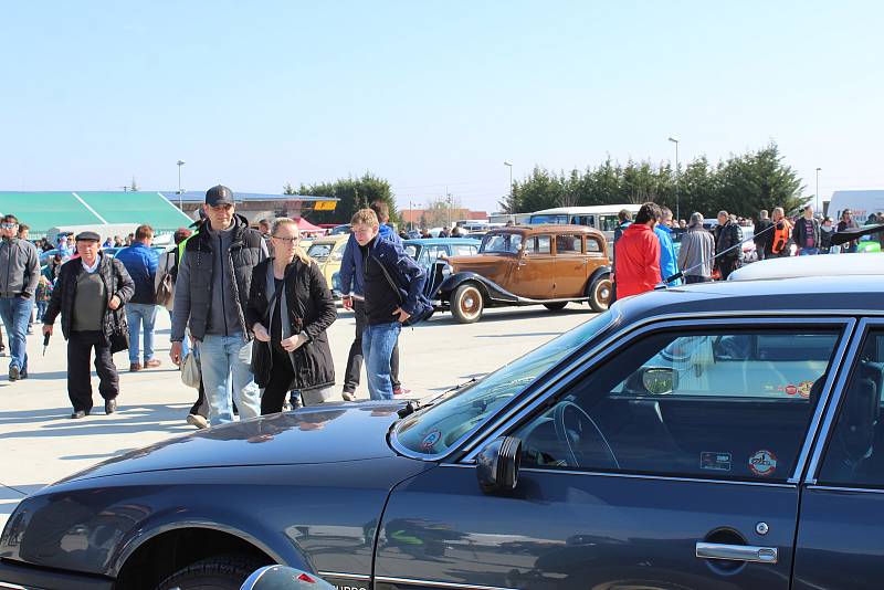 Auto moto burza a bleší trh na kroměřížském Výstavišti