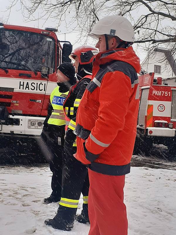 Chata na Tesáku podlehla plamenům. Sobota, 29.ledna 2022.