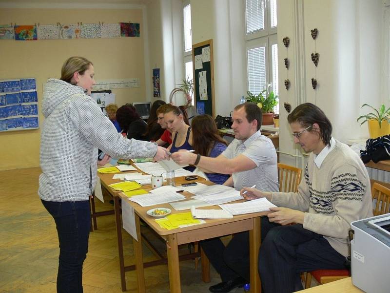 Druhý den voleb přišel na Kroměřížsku také velký počet lidí.