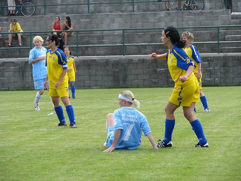 V sobotu 7. 8. 2009 se v Holešově konal první ročník Mezinárodního turnaje žen v kopané o pohár poslance Josefa Smýkala