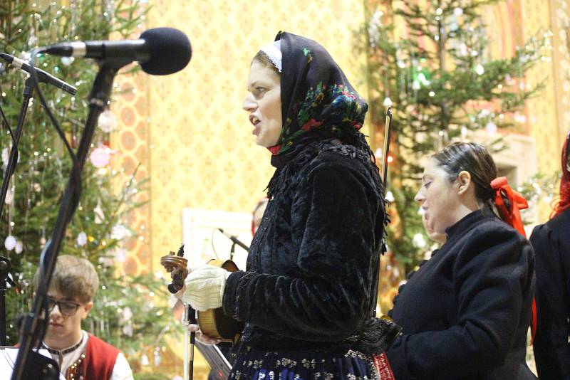 Vánoční koncert s názvem V Betlémě se svítí, který na Svatém Hostýně zorganizovala Cimbálová muzika Bukovinka ve spolupráci s dalšími soubory v sobotu 28. prosince 2019.