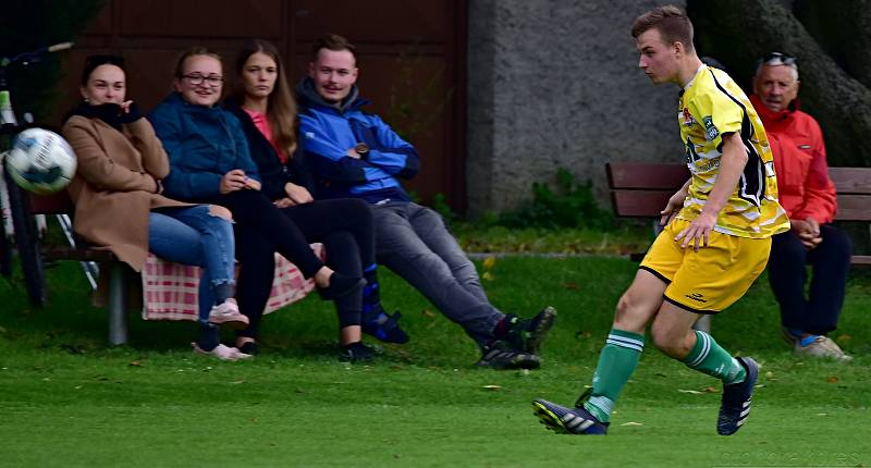 Rezerva fotbalistů Skaštic v 7. kole okresního přeboru porazila doma Břest (ve žlutém) 3:0.