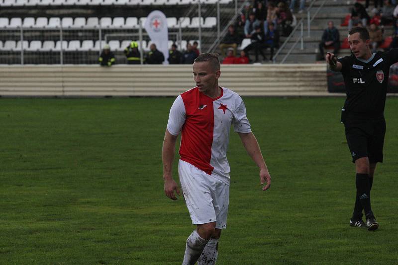 Fotbalisté Kroměříže (červenobílé dresy) ve 2. kole MOL Cupu vyzvali prvoligový Baník Ostrava.