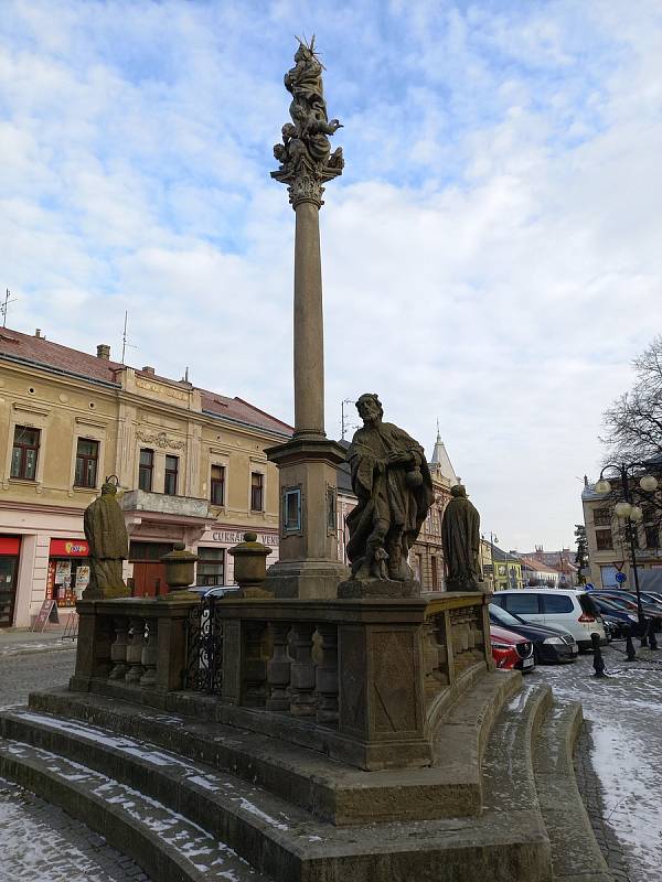 Morový sloup na náměstí Dr. E. Beneše v Holešově  - leden 2022