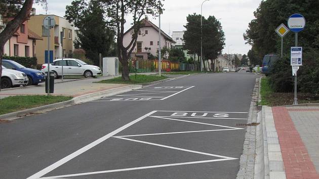 Rekonstrukce silnice v Kolaříkově ulici v Morkovicích-Slížanech je u konce; říjen 2023