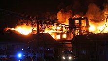 Dnes je tomu deset let od chvíle, kdy vypukl devastující požár v průmyslovém areálu v Chropyni.
