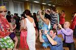 Havajský večírek pro rodiče a veřejnost v duchu Ria de Janei. Pasování studentů do řad maturantů.