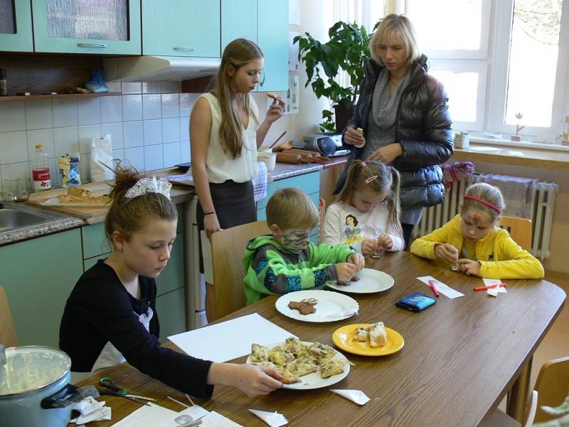Čtyřicet let existence oslavila v sobotu Základní škola Slovan v Kroměříži. Školu během dne navštívili současní žáci s rodiči, absolventi i bývalí učitelé.