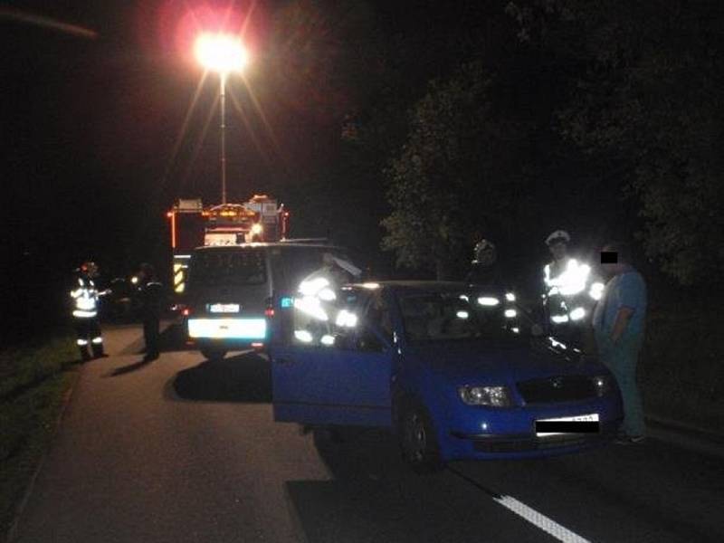 Srážku dvou osobních aut museli v sobotu 2. května navečer řešit policisté a hasiči ve Střížovicích na Kroměřížsku.