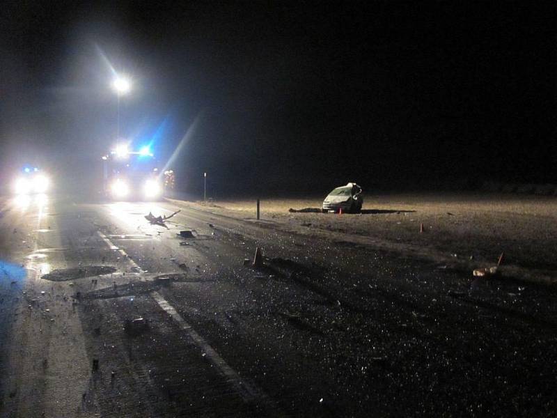 Tragická dopravní nehoda se odehrála v jednu hodinu po půlnoci na úterý 21. února u Hulína.