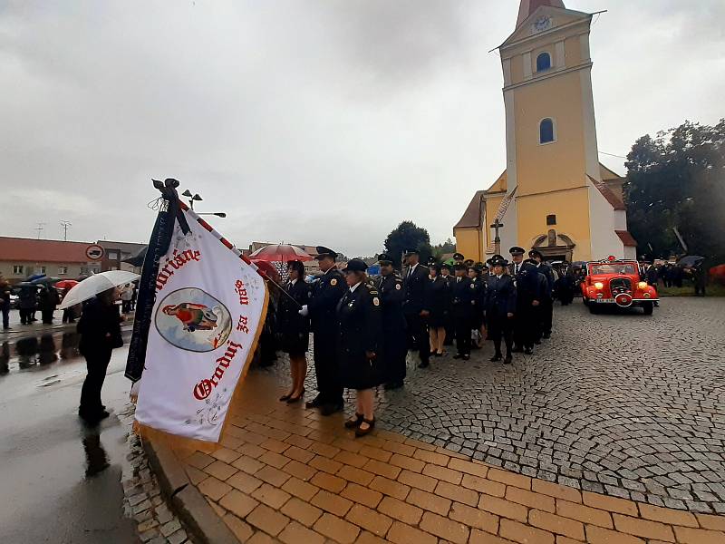 Pohřeb pětatřicetiletého Jaroslava Fily, dobrovolného hasiče z Koryčan na Kroměřížsku, který 15. září 2021 tragicky zahynul při výbuchu plynu v rodinném domě v Masarykově ulici v Koryčanech.