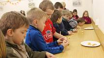 Muzeum Kroměřížska nabízí do 17. dubna Velikonoční program pro mateřské školy a žáky prvního stupně. Navštívily ho například děti z Mánesovy mateřské školy z Kroměříže.
