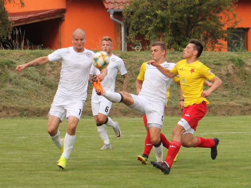 MFK Vyškov (bílé dresy)proti Hanácké Slavii Kroměříž 2:0.