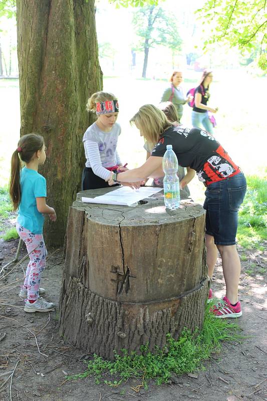 Trénink Spartan kids v holešovské zámecké zahradě