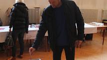 K volbám do volební místnosti v kroměřížské Psychiatrické léčebně v pátek přišlo necelých dvanáct procent voličů.