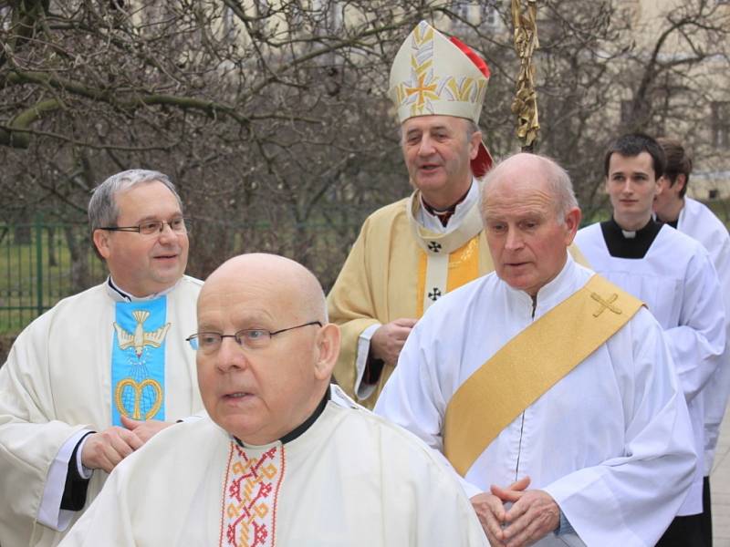 Slavnostní poutní mše se konala v pátek v chrámu svatého Mořice v Kroměříži. Přišli poutníci z blízkého okolí i zahraniční hosté.