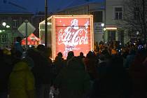 Coca-Cola kamion na náměstí Dr. E. Beneše v Holešově, 17. 12. 2022.