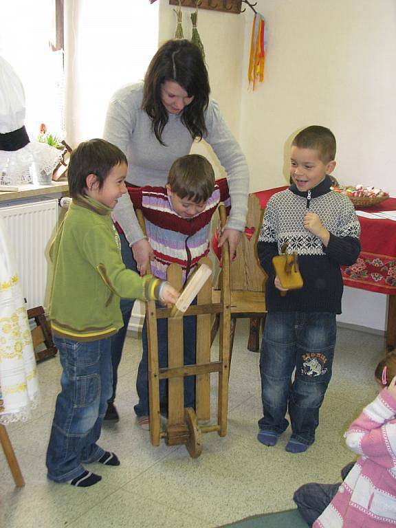Tradiční velikonoční program, který dětem připomene velikonoční zvyky našich předků a přiblíží život a oslavy svátků jara na Hané, probíhá do 31. března 2010 v Muzeu Kroměřížska.