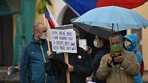 Demonstrace Milion chvilek pro demokracii na kroměřížském Velkém náměstí. 9.6.2020