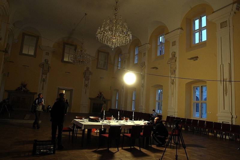 Mladí filmaři natáčí v holešovském zámku Evžena Oněgina.