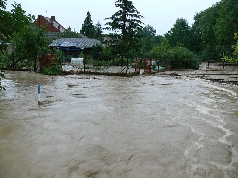 Přívalové deště udeřily na Kroměřížsku takřka na hodinu přesně s odstupem jednoho týdne, škody jdou opět do milionů korun.