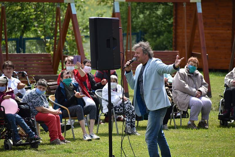 Koncert Standy Hložka v Domově pro osoby se zdravotním postižením Barborka v Kroměříži.