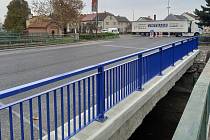 Most přes řeku Rusavu v Hulíně je od středy 23. listopadu znovu průjezdný. Řidiči tak už nemusí město objíždět po objízdných trasách.