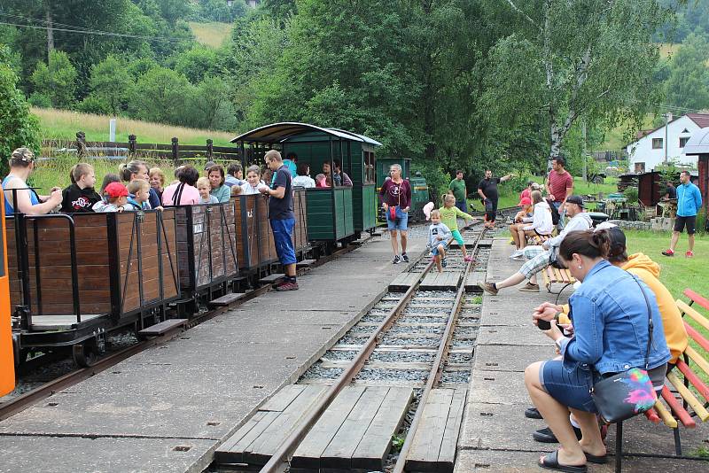 Prázdninové poježdění na lesní železnici v Rajnochovicích.