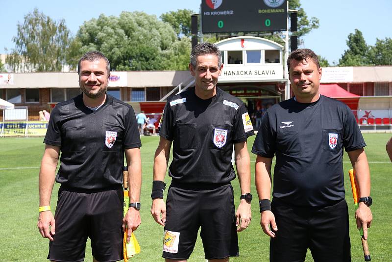 V rámci akce Kanonýři v Kroměříži se v sobotu odpoledne na stadionu Jožky Silného představila řada fotbalových osobností. Snímky z utkání starých gard Hanácké Slavie Kroměříž a Bohemians Praha (v želeném).