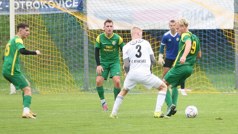 Fotbalisté Kvasic (v bílém) v sobotním 9. kole krajského přeboru porazili Boršice vysoko 7:0.