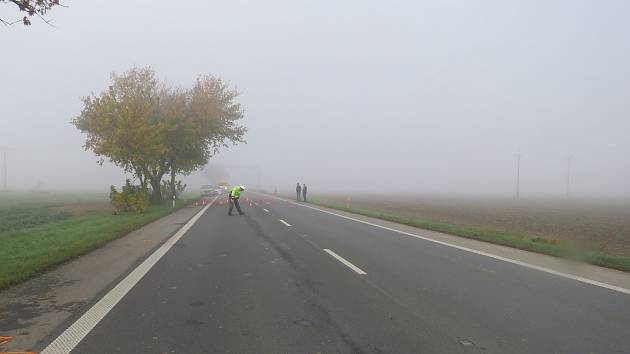 Tragický střet osobního auta s chodcem se stal v neděli brzy ráno na hlavním silničním tahu mezi Kroměříží a Hulínem.