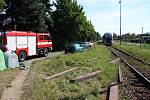 Při srážce vlaku s autem v Bystřici pod Hostýnem zemřela spolujezdkyně, další dva lidé jsou zranění.