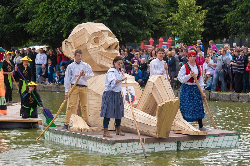 Netradiční plavidla opět zaplní zámecké zahrady.