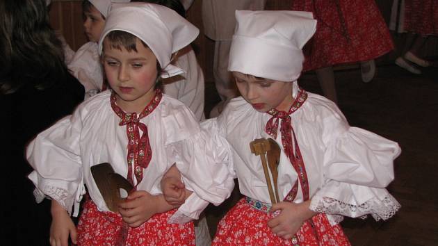 Ve Střílkách vystoupil 23. 3. 2008 nově vzniklý folklorní soubor.