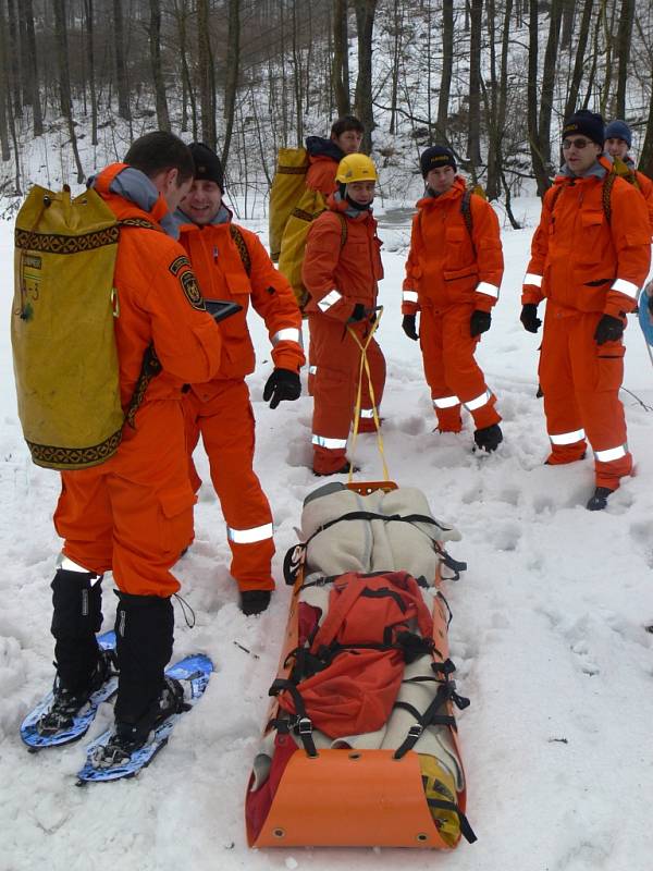 Cvičení profesionálních hasičů územního odboru Kroměříž v Kudlovské dolině.