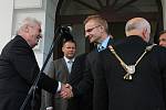 Prezident Miloš Zeman se v úterý 23. září 2014 setkal s obyvateli města a zaměstnanci firmy Ton v Bystřici pod Hostýnem na prostranství u Vily Thonet.