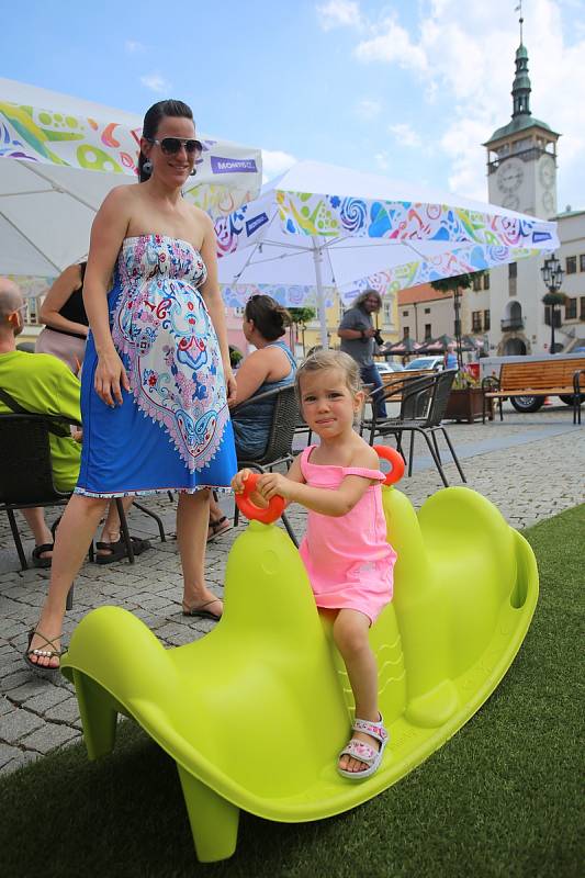 Relaxační zóna na Velkém náměstí v Kroměříži.