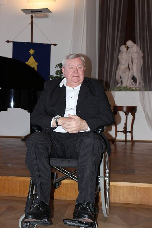 OCENĚNÍ. Hlavní cenu získal a osobností města Holešova za rok 2018 se stal Jan Flora.