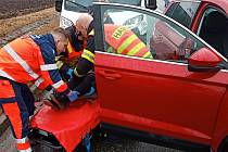 Záchranáři zasahují v pátek 9. února 2024 u dopravní nehody osobního vozu a dodávky u Třebětic na Kroměřížsku.