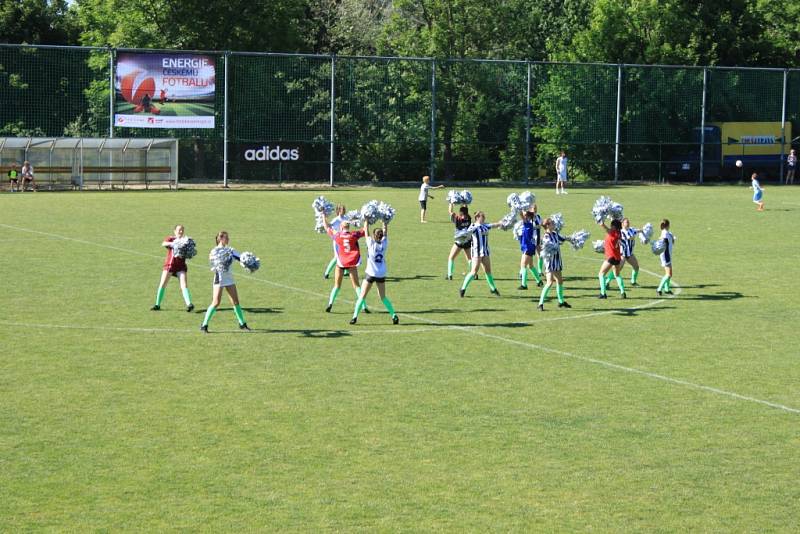 V sobotu se v Holešově na domácím hřišti rozloučil s fotbalovou kariérou Zdeněk Grygera. Výtěžek z akce pomůže splnit sen handikepovanému Zdeňku Dvořákovi.