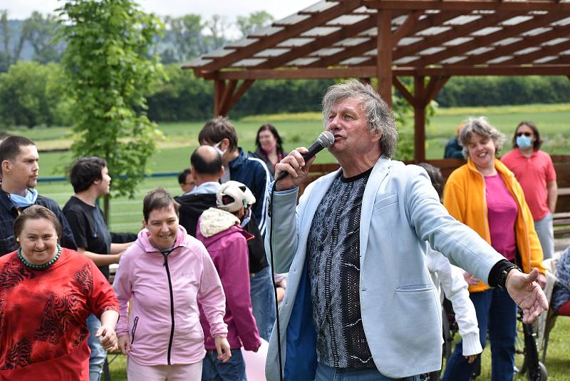 Koncert Standy Hložka v Domově pro osoby se zdravotním postižením Barborka v Kroměříži.